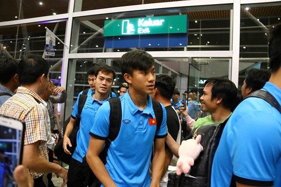 Vietnam's football team arrives in Kuala Lumpur for first leg-finals ảnh 4