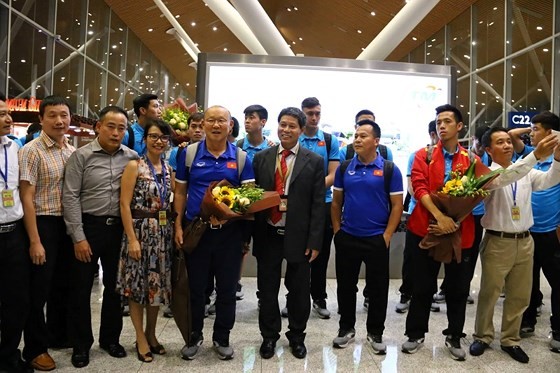Vietnam's football team arrives in Kuala Lumpur for first leg-finals ảnh 5