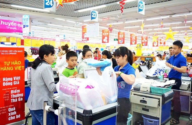 Nhiều mặt hàng Việt giảm giá để ổn định thị trường ảnh 1