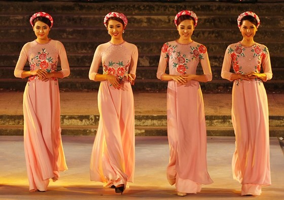 Thá»a sức xem nghá» thuáºt miá»
n phà tại Festival Huế 2018 ảnh 6
