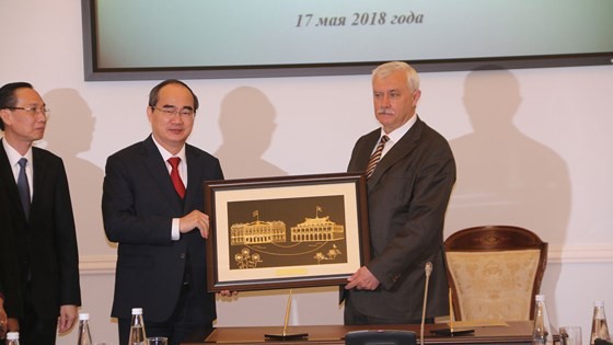 Trang trá»ng ká»· niá»m 95 nÄm ngà y Chá»§ tá»ch Há» Chà Minh lần Äầu tiên Äến Nga ảnh 3