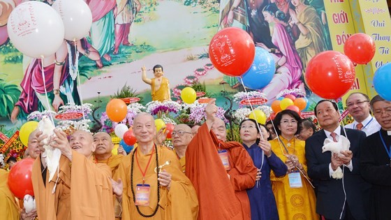 Pháºt giáo Viá»t Nam có nhiá»u Äóng góp quan trá»ng và o sá»± phát triá»n cá»§a Äất nưá»c ảnh 8