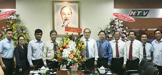 Bà thư Thà nh á»§y Nguyá»
n Thiá»n Nhân thÄm, chúc mừng Báo Sà i Gòn Giải Phóng ảnh 3