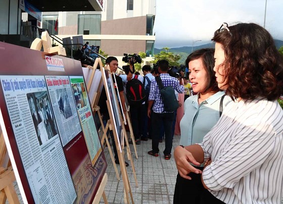 284 bà i báo, tư liá»u ÄÆ°á»£c trưng bà y tại Triá»n lãm âTư liá»u báo chà vá» Hoà ng Saâ ảnh 3