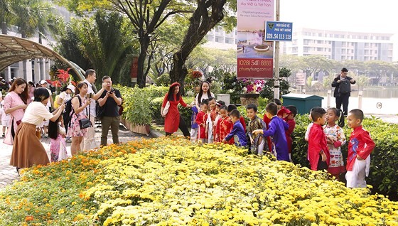 Há»i chợ hoa xuân Phú Mỹ Hưng Tết Ká»· Hợi: Hoa và cuá»c sá»ng ảnh 1