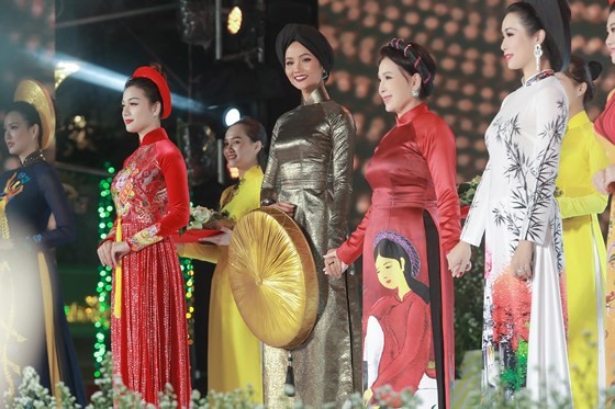 H’Hen Nie named in country’s most influential women list ảnh 4