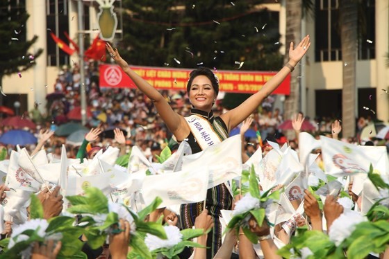 The 7th Buon Ma Thuot coffee festival kicks off with street festival ảnh 5