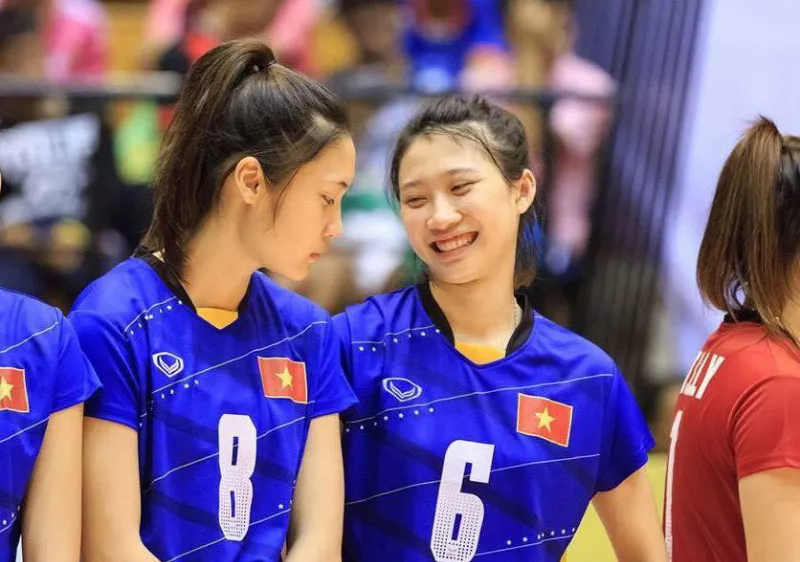 VĐV đối chuyền Phạm Thị Nguyệt Anh (phải) phải chia tay đ0ội tuyển vì tai nạn hi hữu. Ảnh: THIÊN HOÀNG