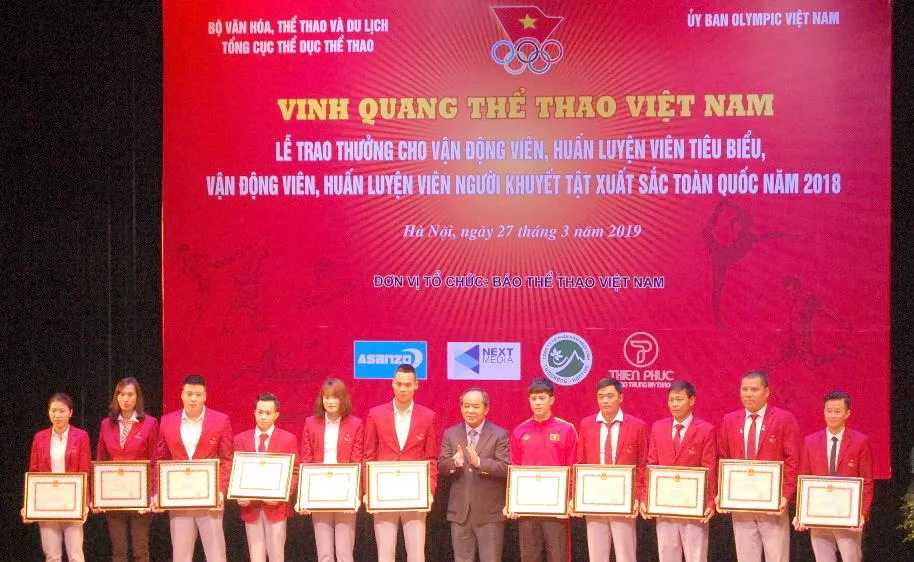 Các VĐV, HLV tiêu biểu năm 2018 tại buổi lễ Vinh quang thể thao Việt Nam.