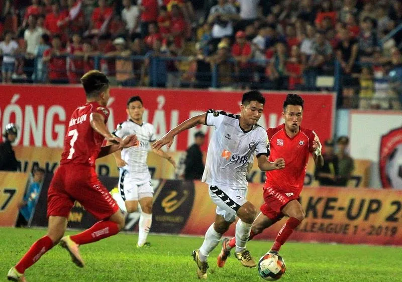 Đà Nẵng và Hải Phòng níu chân nhau với tỷ số hòa 1-1. Ảnh: MINH HOÀNG