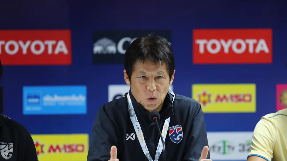 HLV Akira Nishino thất vọng về màn trình diễn của các tuyển thủ Thái Lan. Ảnh: DŨNG PHƯƠNG