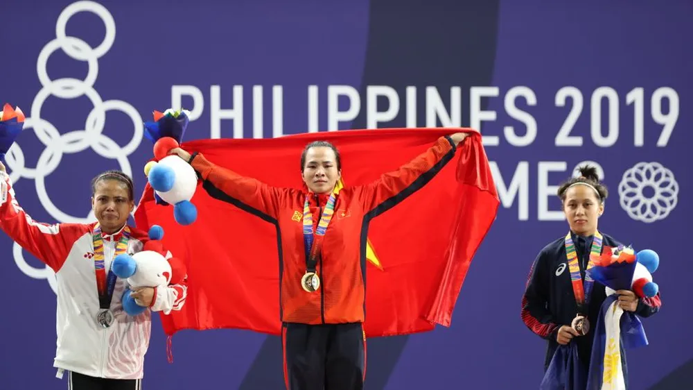Vương Thị Huyền nén nỗi đau mất cha để giành chiến thắng tại SEA Games 30.