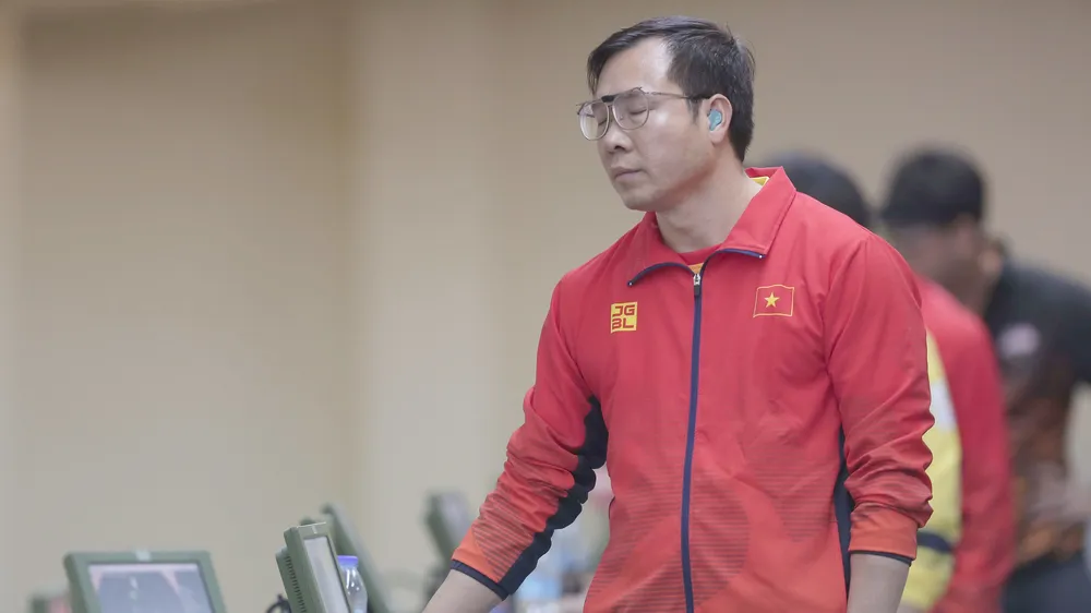Xạ thủ Hoàng Xuân Vinh chỉ có thể đoạt được tấm HCB nội dung sở trường 10m súng ngắn hơi nam. Ảnh: DŨNG PHƯƠNG