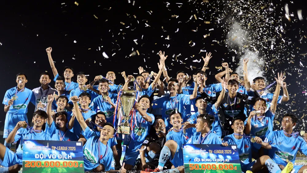 Đại học Cần Thơ vui mừng với ngôi vô địch SV-League 2020.