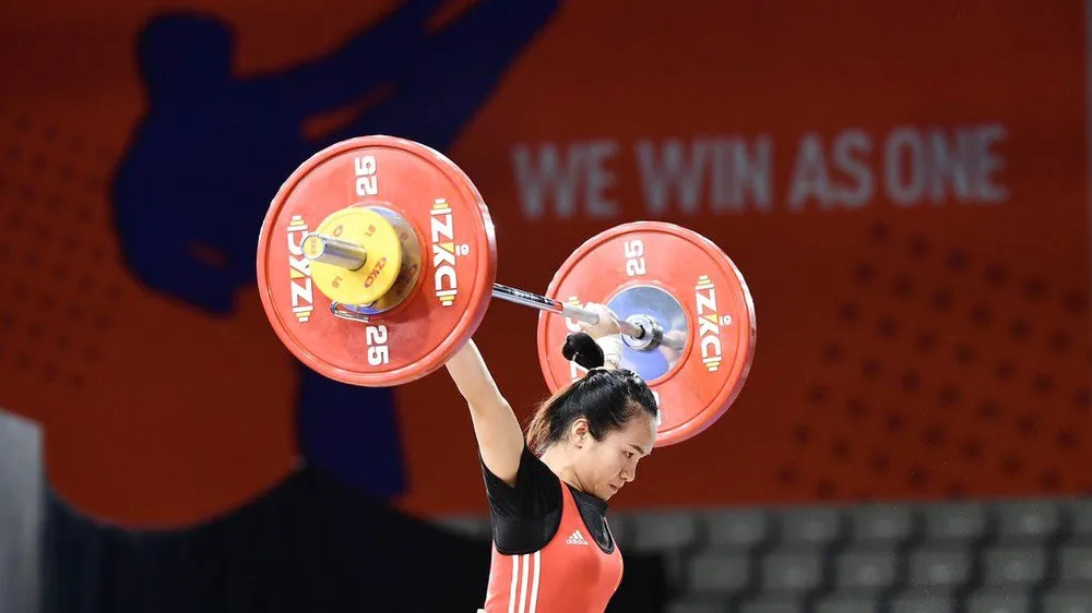Vương Thị Huyền và cử tạ Việt Nam hồi hộp chờ phán quyết từ IWF. Ảnh: DŨNG PHƯƠNG