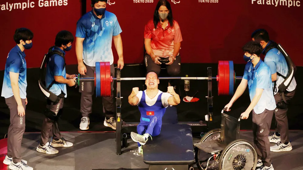 Lực sĩ Lê Văn Công thi đấu tại Paralympic Tokyo 2020.