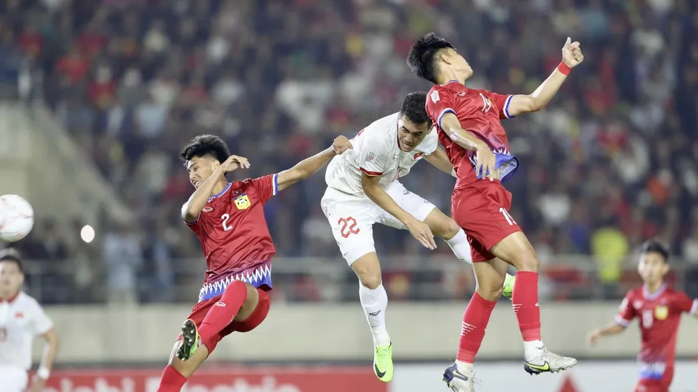 Tiến Linh đánh đầu ghi bàn mở tỷ số. Ảnh: ANH KHOA