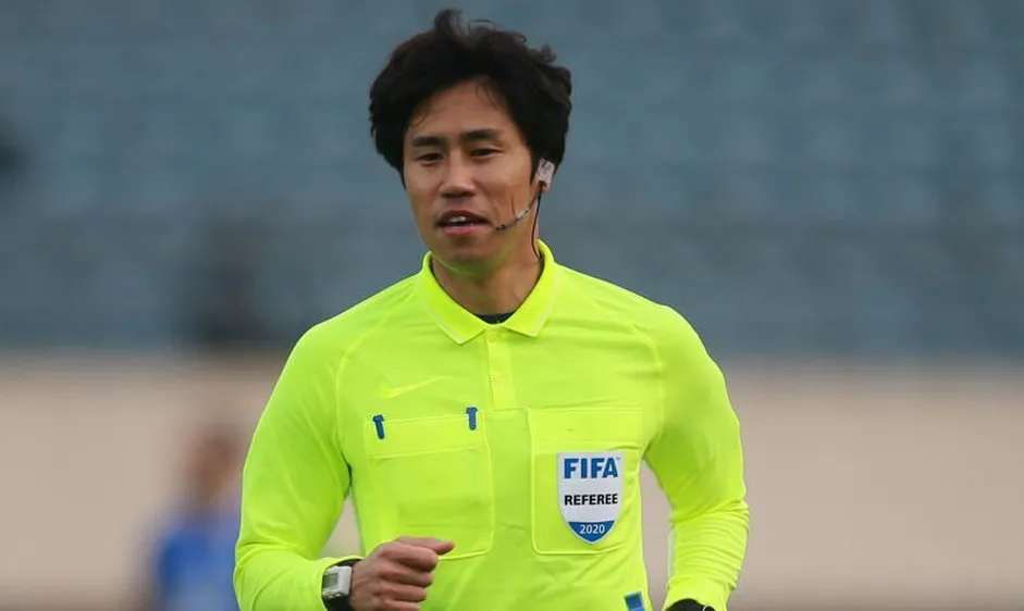 Trọng tài Kim Hee Gon