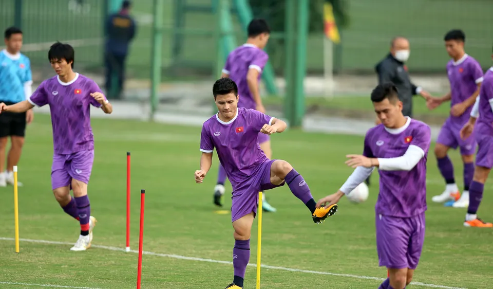 Các cầu thủ Việt Nam trên sân tập chiều 1-1