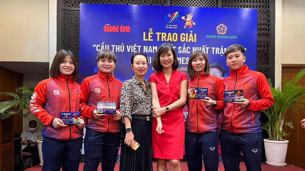 Ngọc Châm và Thùy Trang tại 1 sự kiện trao thưởng cho các thành viên đội tuyển nữ Việt Nam ở TPHCM trong năm 2022. Ảnh: FBNV
