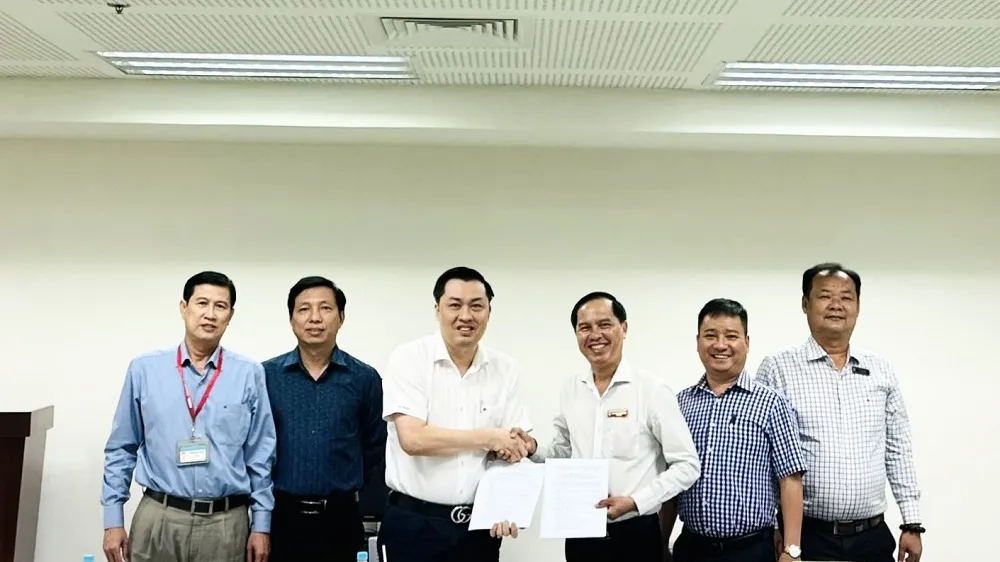 Lãnh đạo Sở VH-TT&DL Bình Dương và lãnh đạo Đài Truyền hình Bình Dương tại buổi ký biên bản hợp tác
