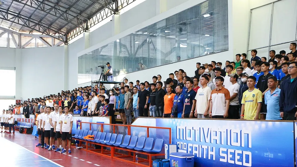 Nhà thi đấu Thái Sơn Nam kín khán giả ở lượt trận đầu tiên