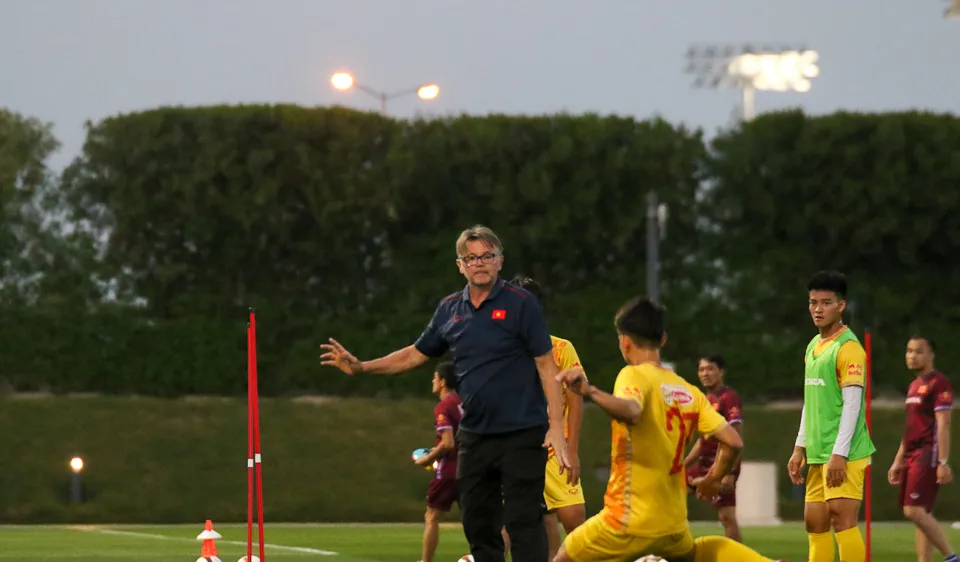 Thầy trò đội tuyển U23 Việt Nam trên sân tập chiều 19-3
