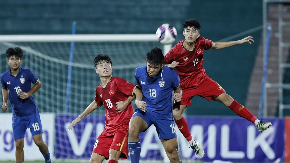 U17 Việt Nam vượt qua Thái Lan ở vòng loại bảng