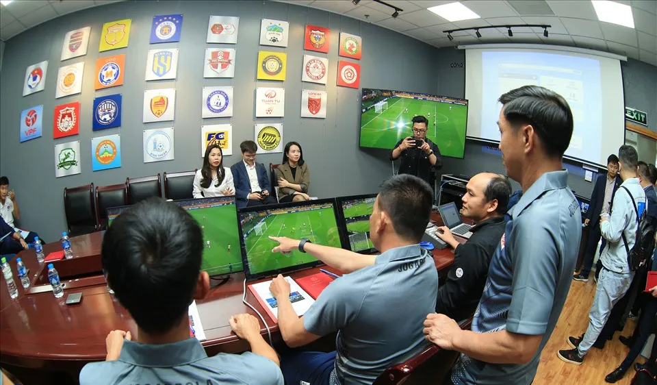Công nghệ VAR sẽ sớm được đưa vào V-League
