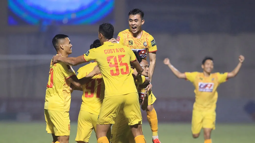 Thanh Hóa tiếp tục thăng hoa sau vòng 9