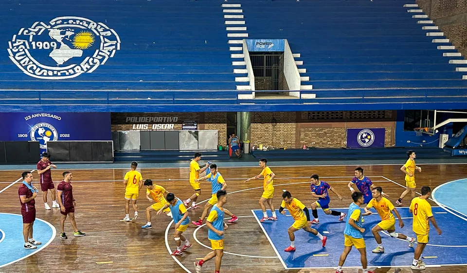 Đội tuyển futsal Việt Nam sẵn sàng cho trận đấu với đội tuyển Paraguay