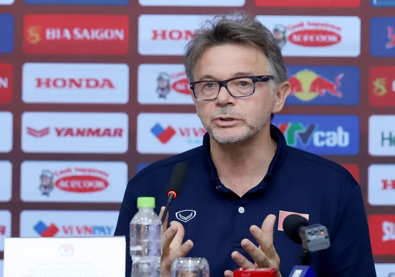 HLV Troussier giải thích nguyên nhân cho gọi Quang Hải và Công Phượng