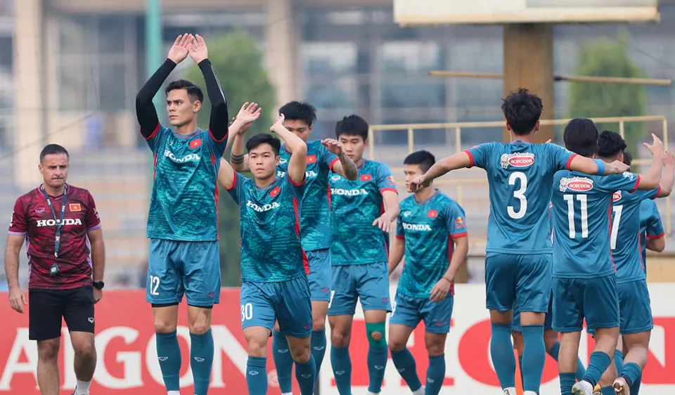Đội tuyển Việt Nam trên sân tập chiều 11-6
