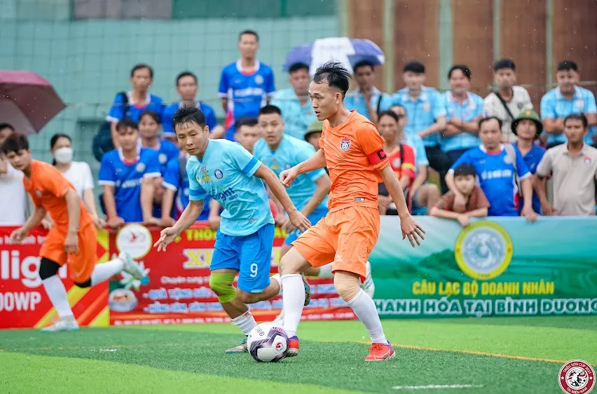Các đội thi đấu quyết tâm với nhiều trận cầu kịch tính và hấp dẫn ngay ngày khai mạc giải 