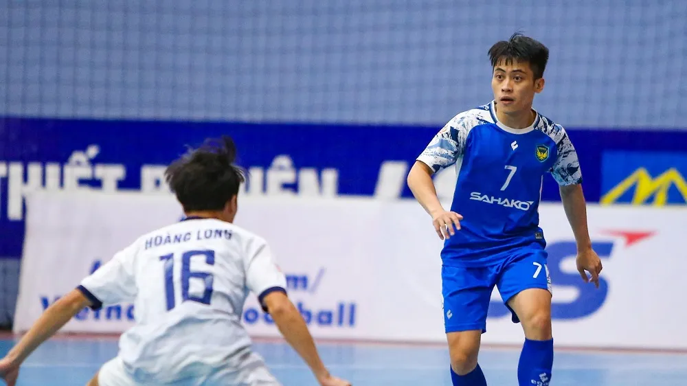 Ngọc Sơn ghi bàn mở tỷ số cho Sahako FC
