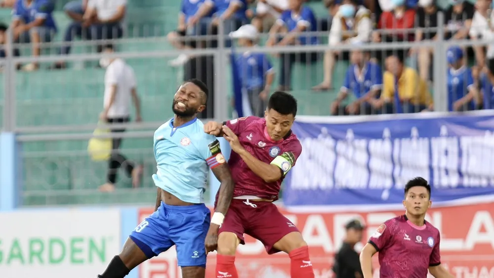 CLB TPHCM thua đậm 0-3 trên sân Nha Trang làm cho hành trình đua trụ hạng của họ trở nên khó khăn
