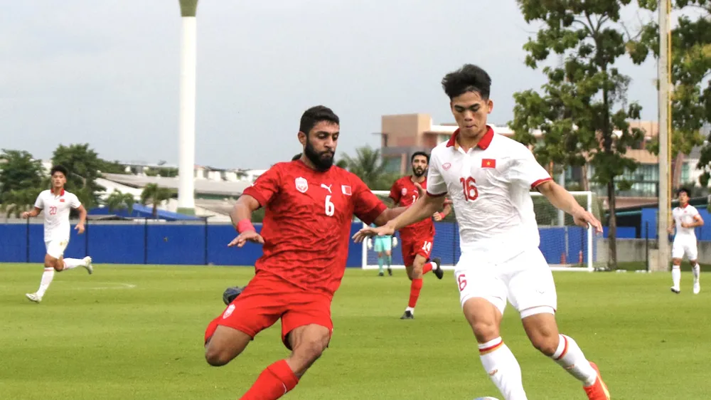 Khuất Văn Khang cùng đồng đội để thua đáng tiếc trước U23 Bahrain. 