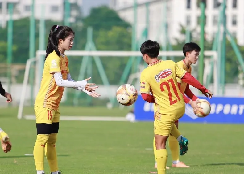 Đội tuyển trên sân tập ngày 17-8