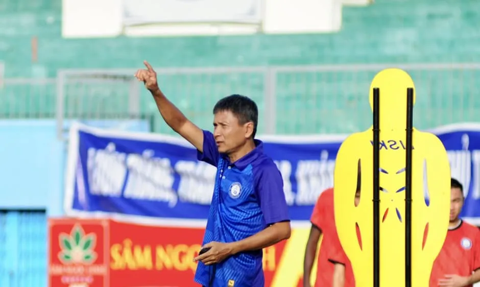 HLV Võ Đình Tân chia tay CLB Khánh Hòa