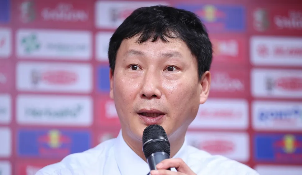 HLV Kim Sang-sik hết lời khen ngợi học trò 