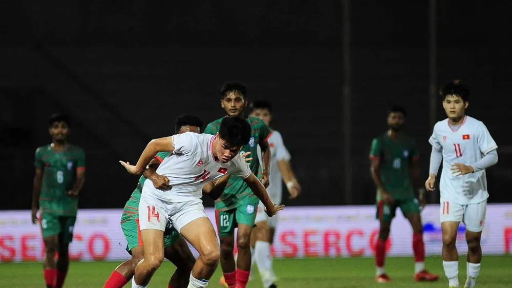 Minh Tiến lập cú đúp trong trận thắng 4-1 của U20 Việt Nam trước U20 Bangladesh. 