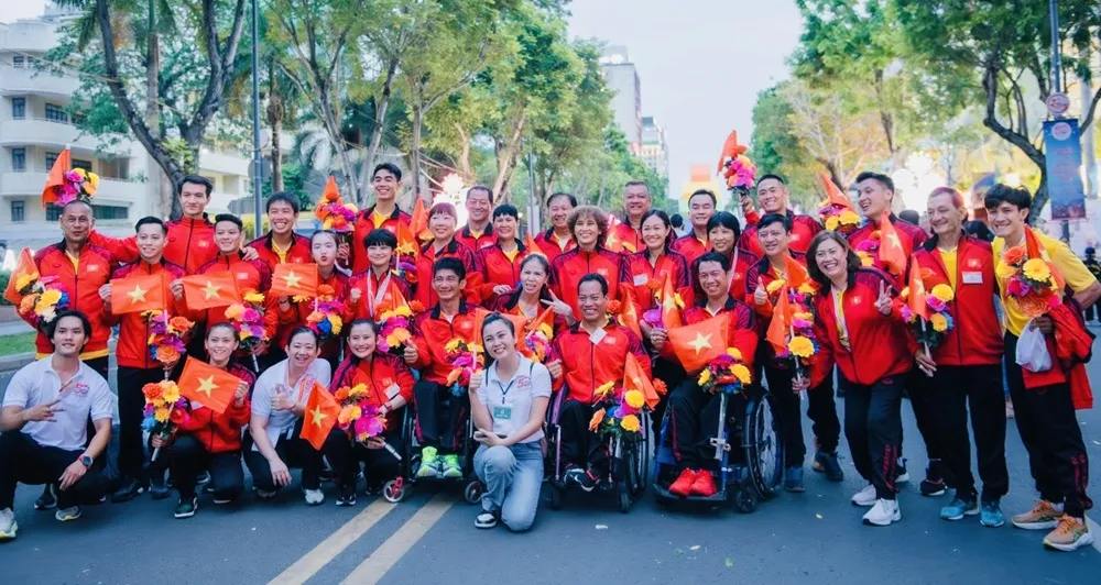 Hữu Hiếu và các HLV, VĐV thể thao TPHCM vinh dự tập luyện để tham dự sự kiện trọng đại vào ngày 30-4. Ảnh: HỮU HIẾU