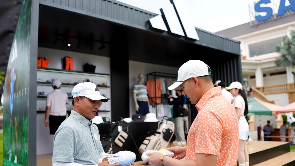 Trải nghiệm hiệu suất toàn diện với giày golf Adipower 26 và quần short Ultimate365+