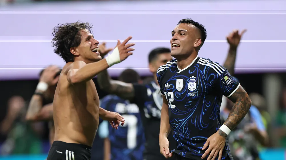 Lautaro Martinez là người ấn định màn lội ngược dòng ngoạn mục cho Argentina. Ảnh: THX
