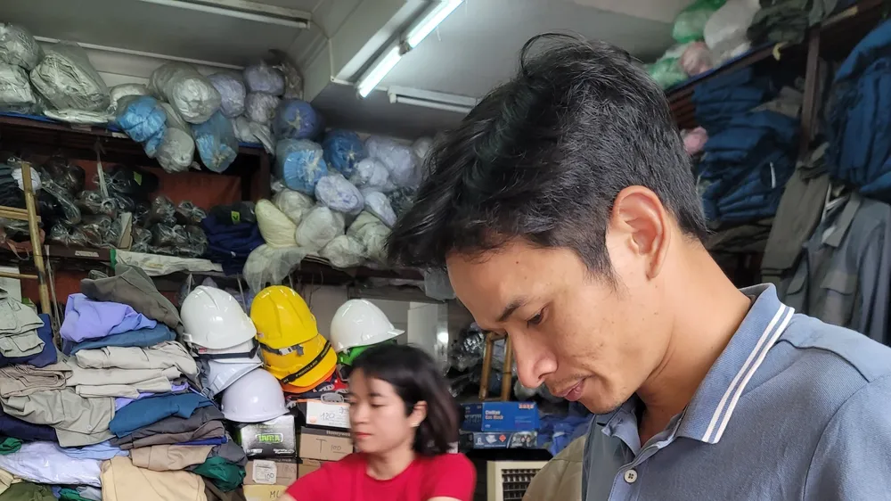 Podcast bản tin tối 17-9: Thang thoát hiểm, mặt nạ phòng độc “cháy hàng”; Bắt Phó Chi Cục Thi hành án dân sự TP Thủ Dầu Một