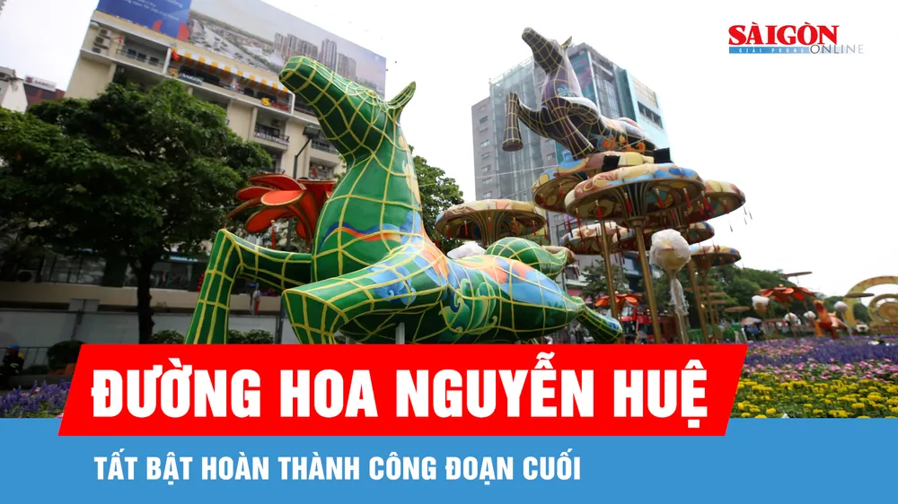 Tất bật công đoạn cuối hoàn thành Đường hoa Nguyễn Huệ