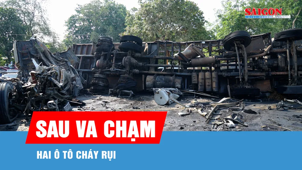 Hai ô tô cháy rụi sau va chạm