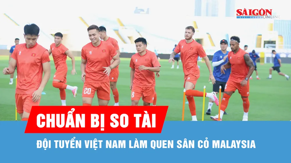 Đội tuyển Việt Nam làm quen với mặt sân cỏ lá gừng ở Malaysia