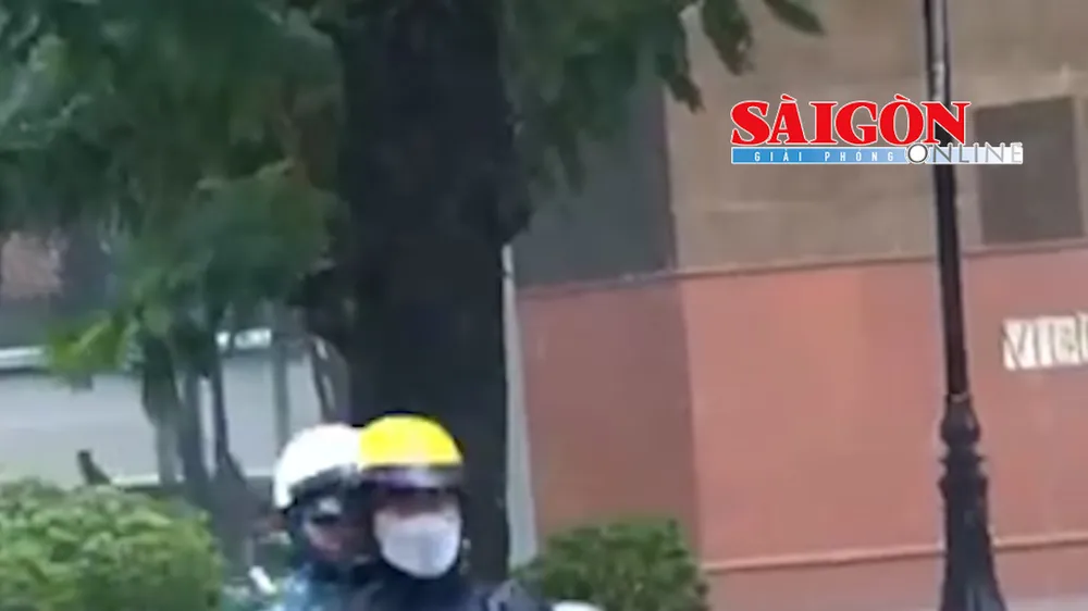 Triều cường tại TPHCM đang xuống nhưng vẫn ở mức trên dưới báo động 3