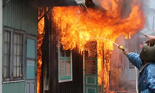 Hỏa hoạn thiêu rụi nhà thầy giáo ở Cà Mau